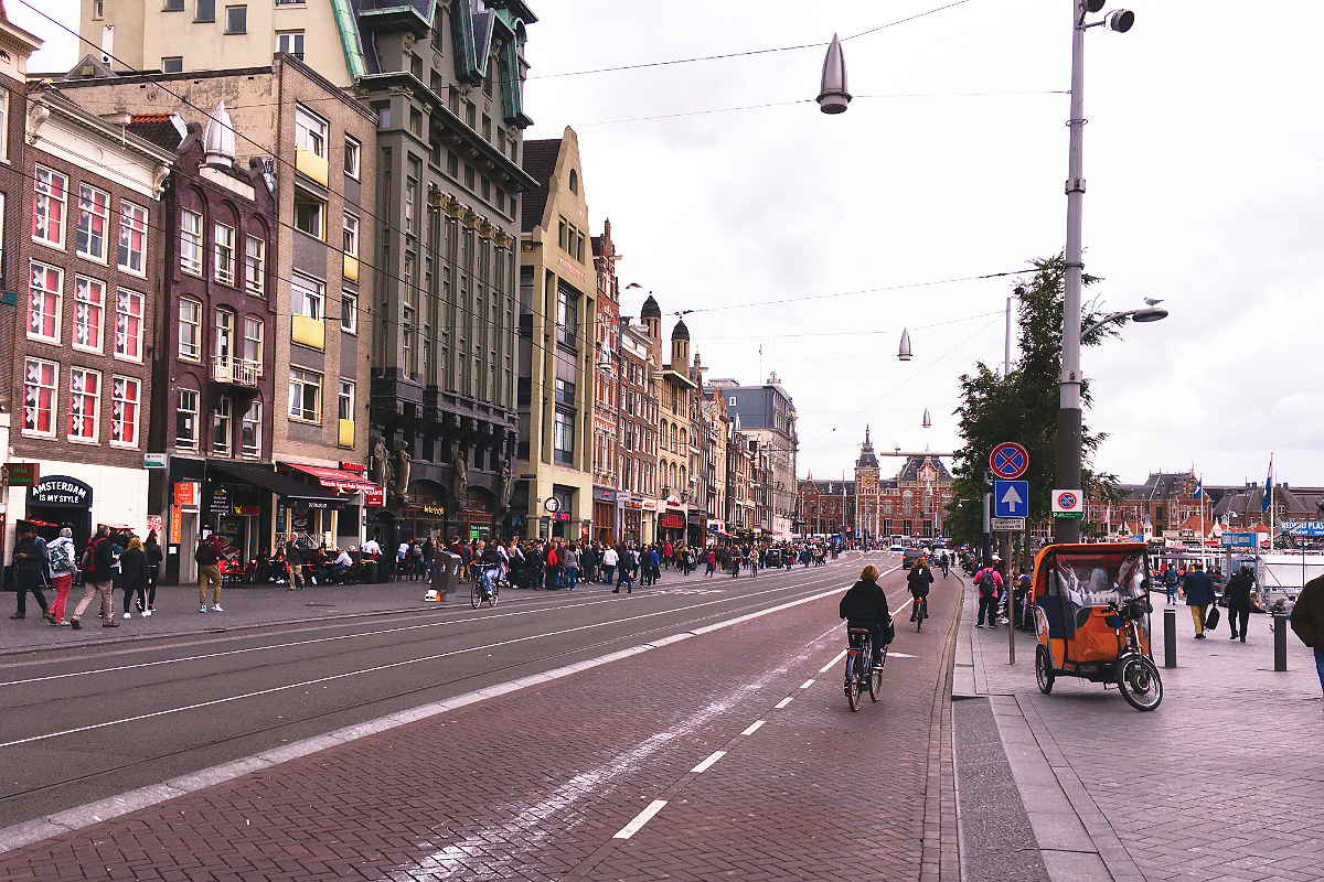 Amsterdam zu Fuß erkunden Damrak