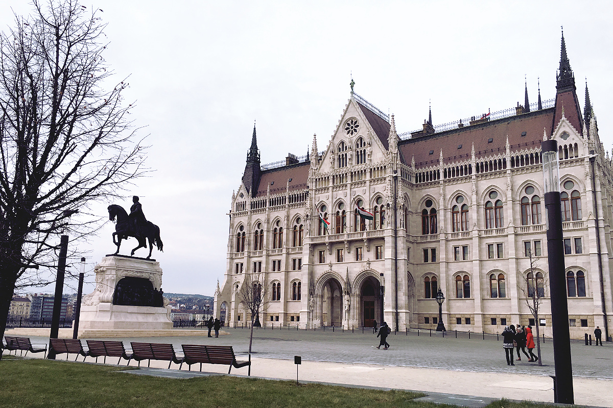 Budapest zu Fuß erkunden Parlamentsgebäude